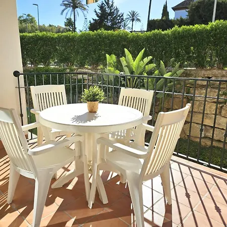 Pass The Keys And Bright Appartement