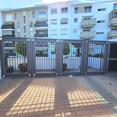 Apartment And Bright - Pass The Keys *